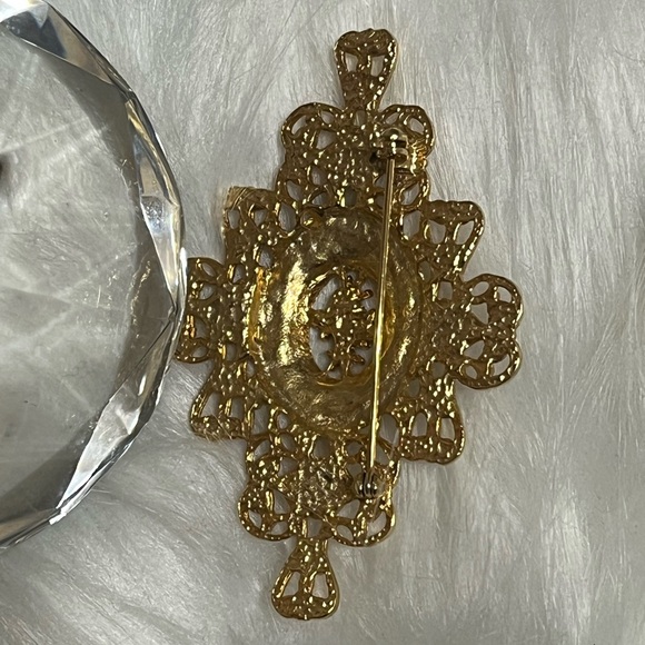 Victorian Style Brooch - Picture 3 of 7